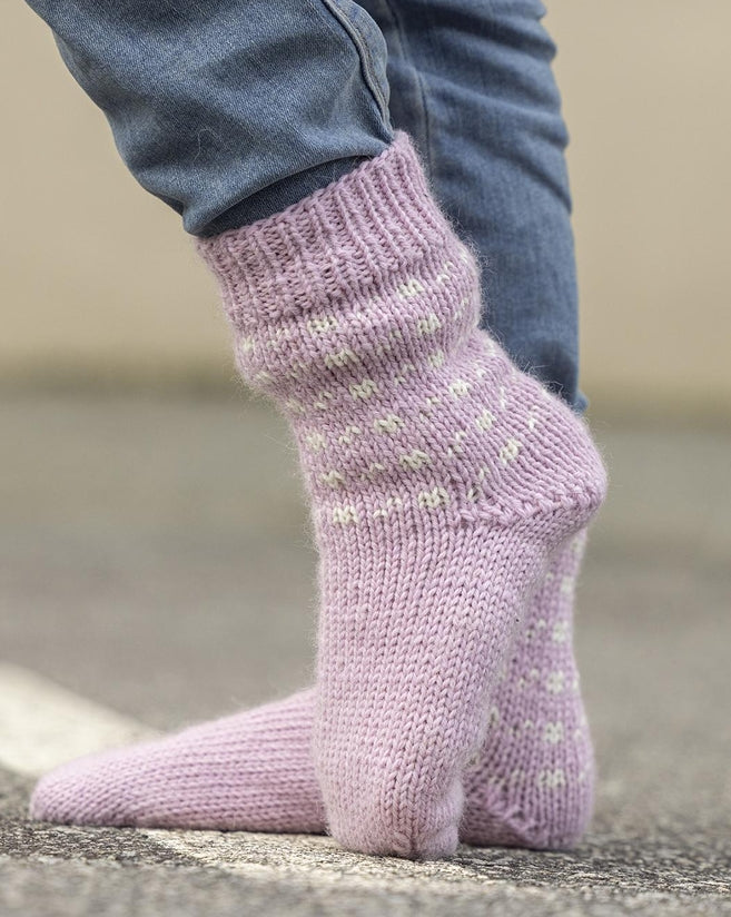 Viking Yarn Socks Knitting Pattern in Idun 10-4cP PDF DOWNLOAD