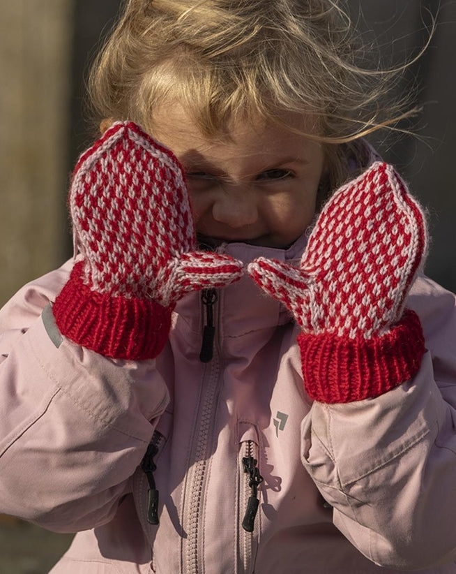 Viking Yarn Childrens Mittens Knitting Pattern in Viking Wool Idun DK 4-7P PDF DOWNLOAD)