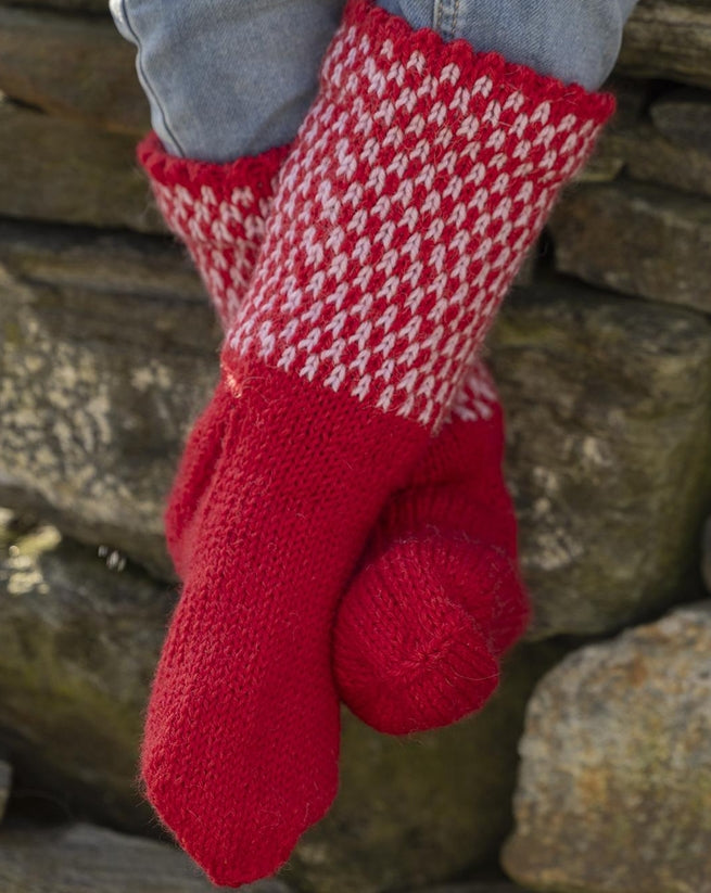Viking Yarn Childrens Knee High Socks Knitting Pattern in Viking Wool Idun DK 4-8P PDF DOWNLOAD