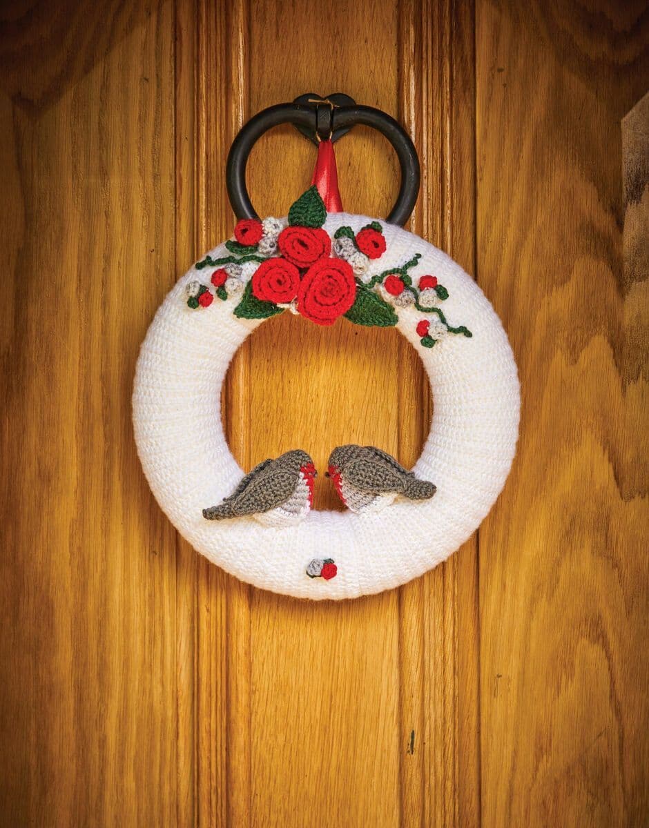 Sirdar Christmas Robin Festive Wreath Crochet Pattern in DK 10656P PDF DOWNLOAD