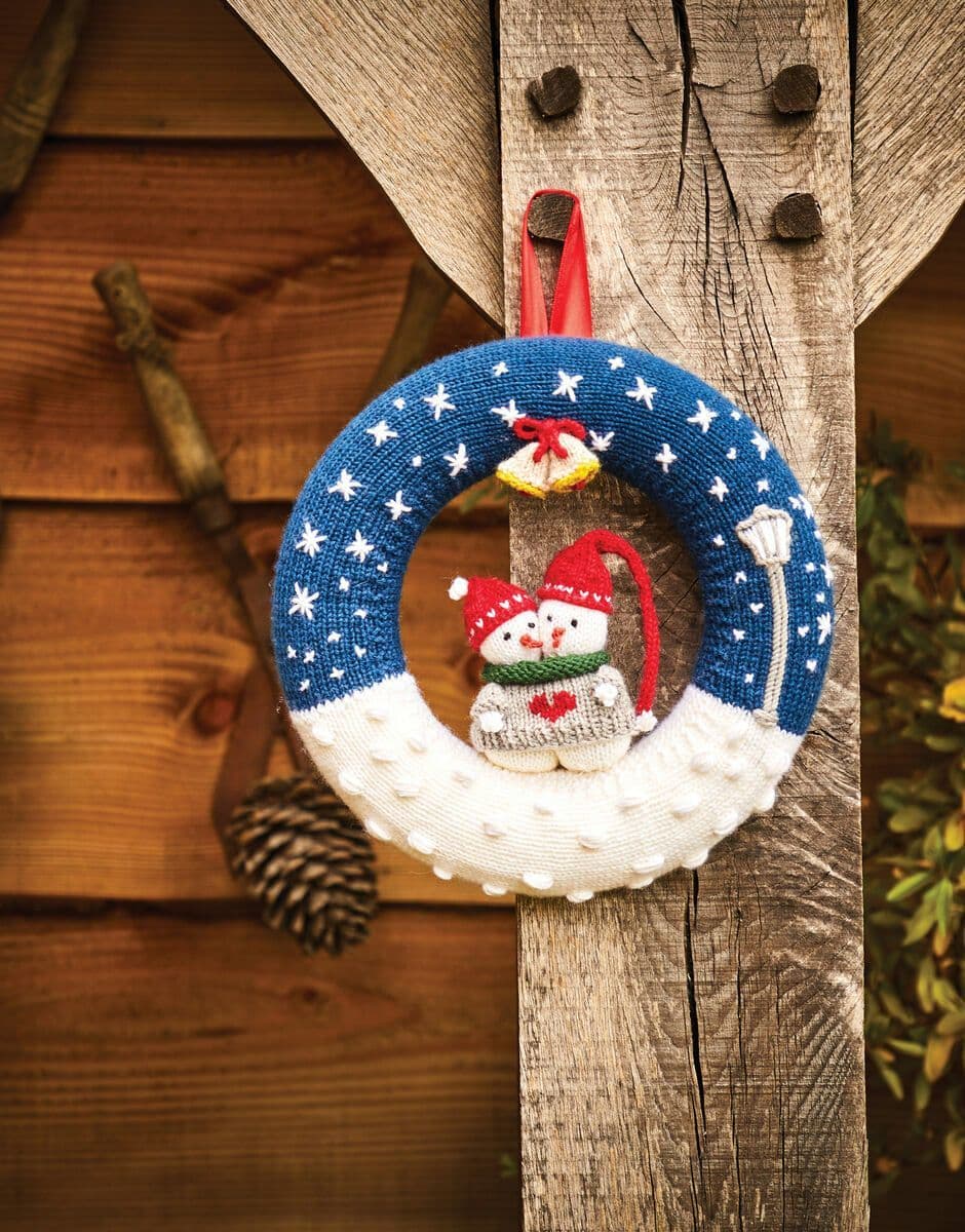 Sirdar Christmas Snowmen Festive Wreath Knitting Pattern in DK 10655P PDF DOWNLOAD