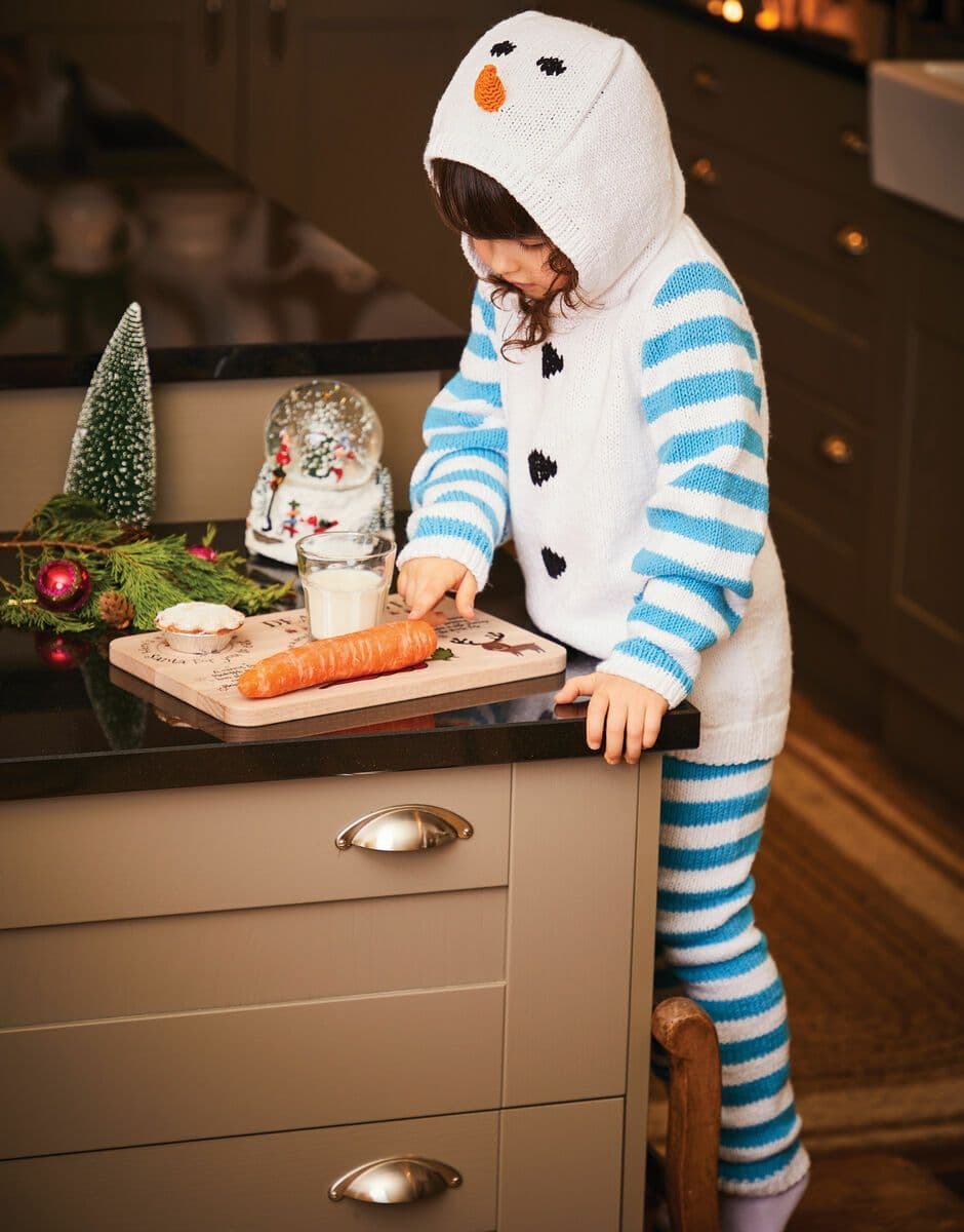 Sirdar Kids Frosty Snowman Hoodie Knitting Pattern in Replay DK 2605P PDF DOWNLOAD